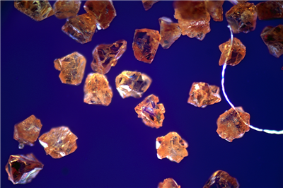 顯微鏡下的鉆石粉末